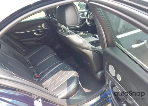 2017 Mercedes-Benz E 300 4Matic z USA, uszkodzony, nr VIN WDDZF4KB2HA012027